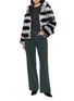 模特儿示范图 - 点击放大 - YVES SALOMON - Reversible Veste Fur Jacket