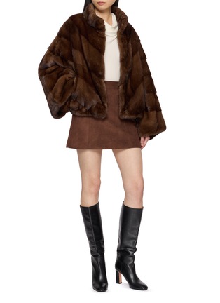 模特儿示范图 - 点击放大 - YVES SALOMON - Mink Cape Jacket