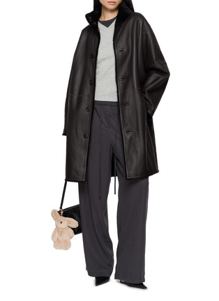 模特儿示范图 - 点击放大 - YVES SALOMON - Long-Sleeve Shearling Coat