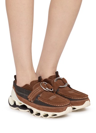 模特儿示范图 - 点击放大 - MIZUNO - X Setsumasa Kobayashi Wave Prophecy Ring Unisex Moccasin Sneakers