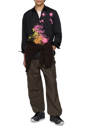 模特儿示范图 - 点击放大 - COMME DES GARÇONS SHIRT - Front Paint Splatter Cotton Poplin Shirt