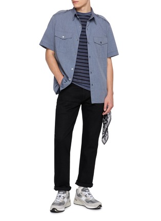 模特儿示范图 - 点击放大 - LEVI'S - Blue Tab 502 Dark Wash Jeans