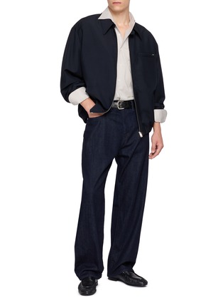模特儿示范图 - 点击放大 - LEVI'S - Blue Tab Marker Loose Dark Wash Jeans