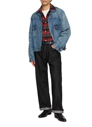 模特儿示范图 - 点击放大 - LEVI'S - Blue Tab Marker Loose Japanese Denim Jeans