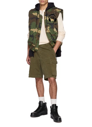 模特儿示范图 - 点击放大 - APRÈS SURF A.P.S. - Cedric Camouflage Hooded Gilet