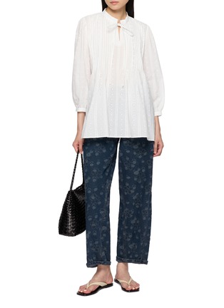 模特儿示范图 - 点击放大 - EPINGLER - Tie Neck Tuck Blouse