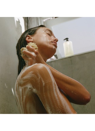 Detail View - 点击放大 - SALT & STONE - Lily & Yuzu Body Wash 450ml