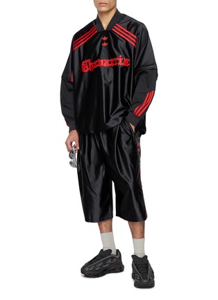模特儿示范图 - 点击放大 - ADIDAS - X Willy Chavarria Long Sleeve Dazzle Jersey