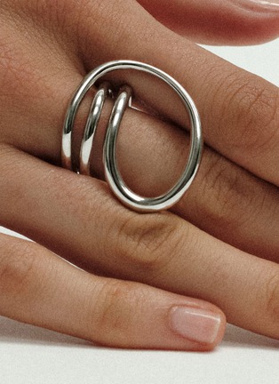 细节 - 点击放大 - CHARLOTTE CHESNAIS - Round Trip Sterling Silver Ring — EU 55