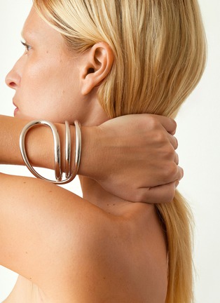 细节 - 点击放大 - CHARLOTTE CHESNAIS - Round Trip Sterling Silver Bracelet — Size S