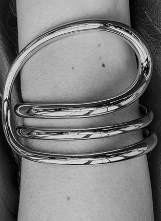 细节 - 点击放大 - CHARLOTTE CHESNAIS - Round Trip Sterling Silver Bracelet — Size S