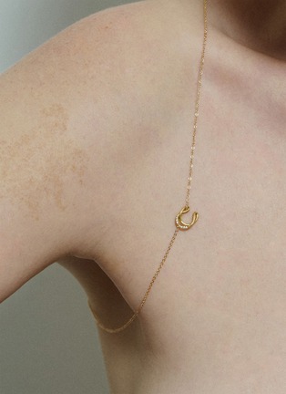 细节 - 点击放大 - CHARLOTTE CHESNAIS - Alphajoaillerie 18K Gold Diamond Necklace — Letter C