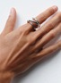 细节 - 点击放大 - CHARLOTTE CHESNAIS - Triplet Sterling Silver Ring — EU 53