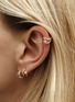 细节 - 点击放大 - CHARLOTTE CHESNAIS - Serti Sculpté 18K Gold Diamond Single Hoop Earring — Right