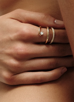  - CHARLOTTE CHESNAIS - Double Serti Sculpté 18K Gold Diamond Ring — EU 53