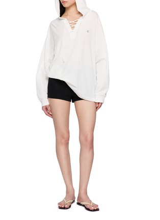 模特儿示范图 - 点击放大 - CLOVE - Long Sleeve Deep V-Neck Lace Up Hooded Cotton Top