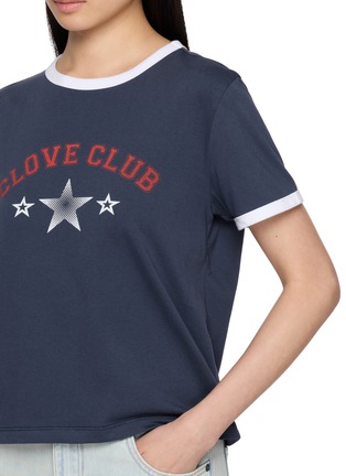 - CLOVE - Star Logo Contrast Trim Cotton Ringer T-Shirt