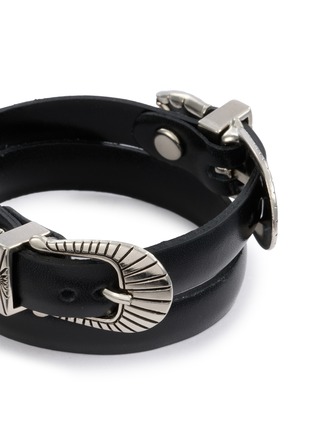 细节 - 点击放大 - TOGA VIRILIS ACCESSORIES - Double Buckle Leather Bangle