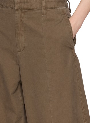  - MO&CO. - Wide Leg Cropped Medium Wash Jeans