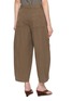 背面 - 点击放大 - MO&CO. - Wide Leg Cropped Medium Wash Jeans