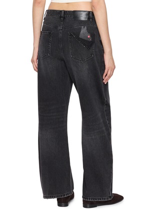 背面 - 点击放大 - MO&CO. - X MOOMIN Splatter Dark Wash Jeans