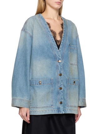 细节 - 点击放大 - MO&CO. - V-Neck Cotton Denim Jacket