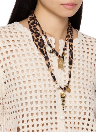 BADHNATI | Medal Pendant Pearl Necklace