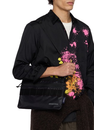 模特儿示范图 - 点击放大 - COMME DES GARÇONS HOMME - X BRIEFING Check Pattern Nylon Twill Reversible Sacoche Bag