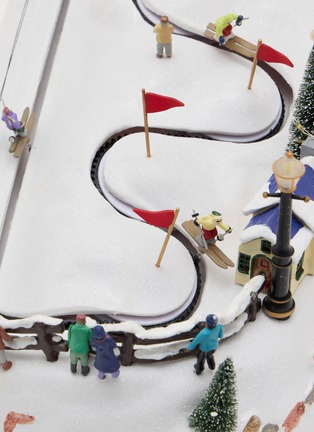 细节 –点击放大 - MUSICBOXWORLD - Alpine Ski Slope Animated Music Box
