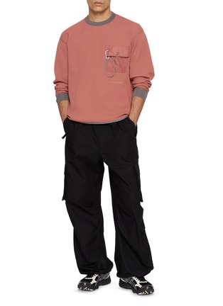 模特儿示范图 - 点击放大 - AND WANDER - Long Sleeve Utility Pocket Waffle T-Shirt