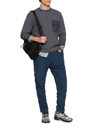 模特儿示范图 - 点击放大 - AND WANDER - Long Sleeve Utility Pocket Waffle T-Shirt