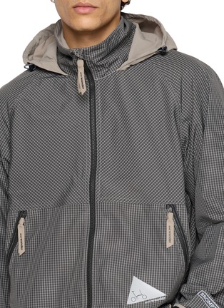 细节 - 点击放大 - AND WANDER - Reflective Ripstop Panelled Hooded Jacket