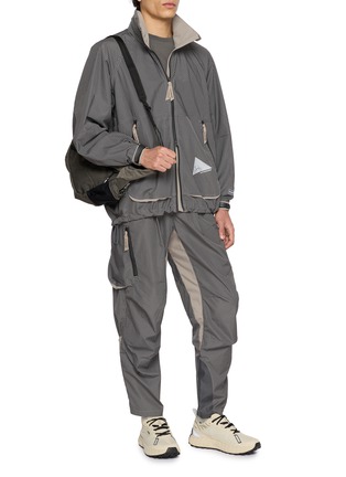 模特儿示范图 - 点击放大 - AND WANDER - Reflective Ripstop Panelled Hooded Jacket