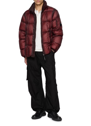 模特儿示范图 - 点击放大 - C.P. COMPANY - High Neck Puffer Jacket