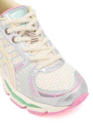 细节 - 点击放大 - ASICS - x VANDYTHEPINK Gel-Kayano 12.1 Unisex Sneakers