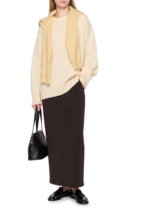 模特儿示范图 - 点击放大 - R2W - Rasmo Round Neck Wool Cashmere Knit Sweater