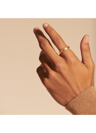  - JOHN HARDY - Carved Chain 14K Gold Band Ring — Size 7