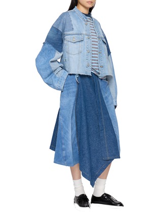 模特儿示范图 - 点击放大 - QUIITO - Reworked Light Wash Denim Jacket