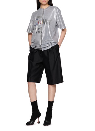 模特儿示范图 - 点击放大 - QUIITO - Half Logo T-Shirt