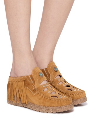 模特儿示范图 - 点击放大 - EL VAQUERO - Bella Suede Wedge Slip-ons