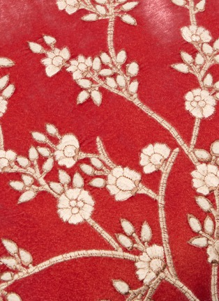 细节 –点击放大 - ANKE DRECHSEL - Tuileries 刺绣丝绒抱枕— 雪葩红