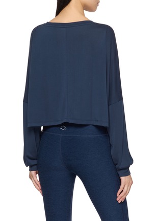 背面 - 点击放大 - BEYOND YOGA - Studio Luxe Cropped Long Sleeve T-Shirt