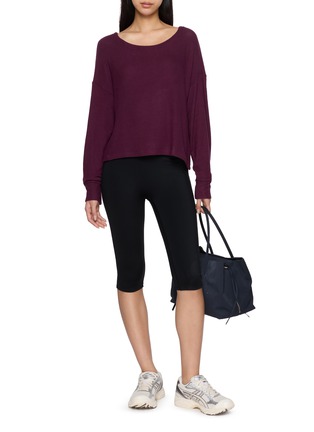 模特儿示范图 - 点击放大 - BEYOND YOGA - LuxeLayer Pullover