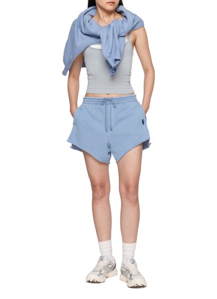 模特儿示范图 - 点击放大 - FP MOVEMENT - Knockout Raw Hem Sweatshorts
