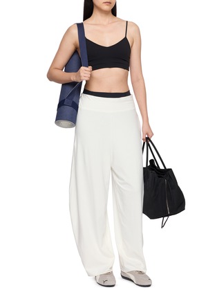 模特儿示范图 - 点击放大 - FP MOVEMENT - Hot Shot Easy Wide Leg Pants