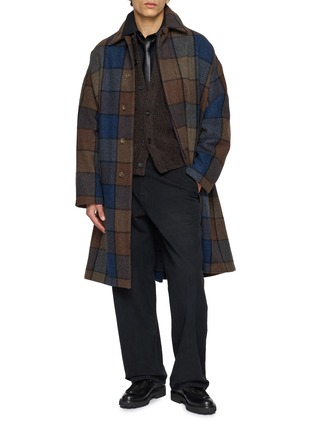 模特儿示范图 - 点击放大 - SOLID HOMME - Ruched Sleeve Button Up Shirt