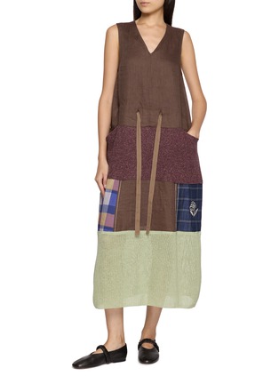 模特儿示范图 - 点击放大 - FAFAMOON - Patchwork Tie Waist Tank Dress