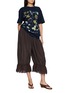 模特儿示范图 - 点击放大 - FAFAMOON - Floral Graphic T-Shirt