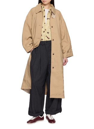 模特儿示范图 - 点击放大 - FAFAMOON - Contrast Panel Belted Trench Coat