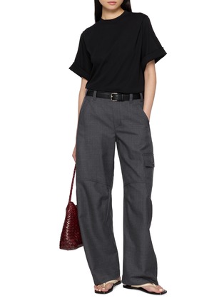 模特儿示范图 - 点击放大 - GOOD PEOPLE GOOD STITCHING GOOD PRODUCT - Pleated Shoulder T-Shirt